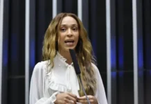 Conselho de Ética aprova processo que pode suspender mandato da deputada trans Erika Hilton