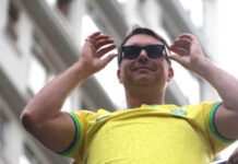 ‘Estou mais do que preparado para assumir o comando do país’, afirma Flávio Bolsonaro