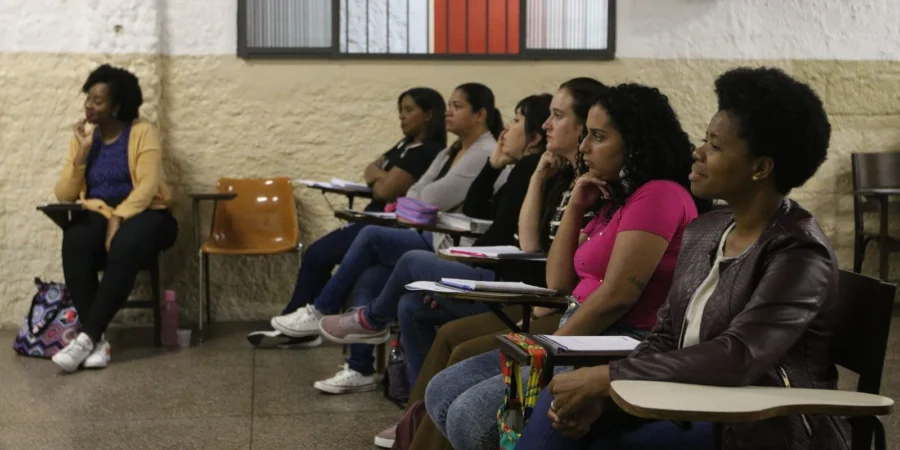 Cursinhos populares têm prazo estendido para aderir à rede de apoio federal do MEC