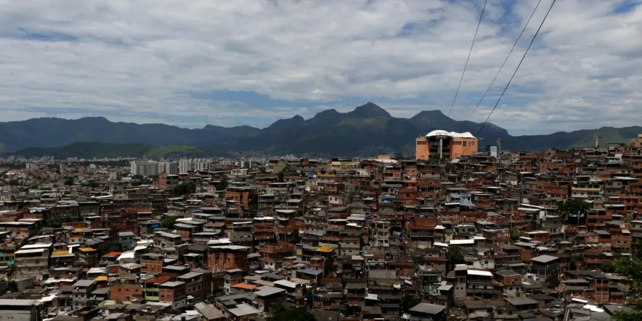 Projeto "Pequenos Grandes Saberes" une crianças e jovens contra o racismo ambiental no Brasil