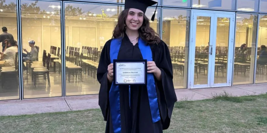 Brasileira de 20 anos vence concurso internacional de biologia quântica
