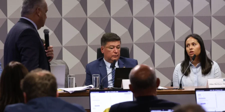 Ex-secretária do "Careca do INSS" diz à CPMI que tinha acesso a cofre