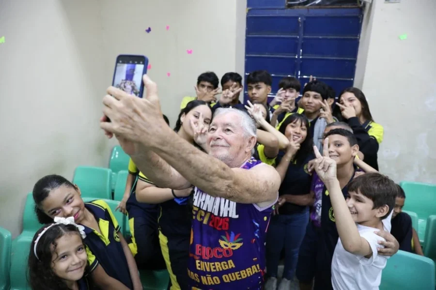 Alunos da EE Vicente Schettini e idosos debatem bullying e etarismo em Manaus