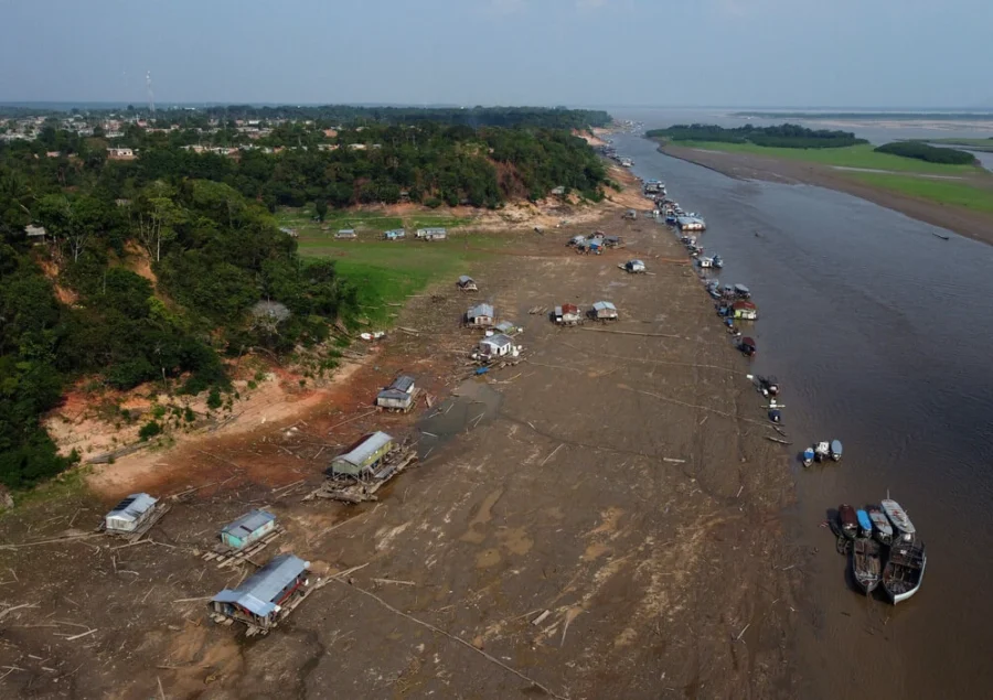 CAPA-‘Aqui-nao-chega-socorro-na-seca-relatam-comunidades-em-lago-no-Amazonas