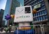 Urna eletrônica gigante vira símbolo da Parada LGBT em ato com tom eleitoral