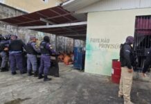 Operação em Parintins apreende celulares, armas e drogas dentro de presídio