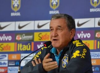 Técnico do tetra Carlos Alberto Parreira é internado no Rio de Janeiro