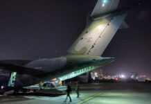 FAB reforça missão humanitária na Venezuela com militares e carga de medicamentos
