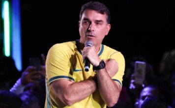 Imitando Lula, Flávio Bolsonaro usa slogan do petista de 2002 e diz que “combaterá fome”