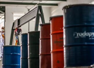 Indústria brasileira recua 0,2% em maio; primeira queda desde 2025