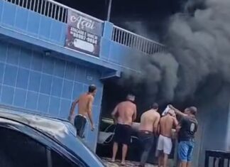 Moradores ajudam a combater incêndio em residência na Zona Oeste de Manaus