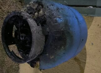 Moradores controlam incêndio em apartamento antes da chegada dos bombeiros em Manaus