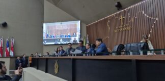 Adjuto Afonso é eleito presidente da Aleam com apoio de Roberto Cidade