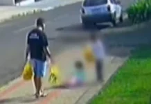 Homem flagrado chutando filha de 3 anos tem prisão preventiva decretada