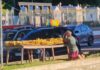 Momento de fé de vendedor de bananas emociona moradores em Manaus