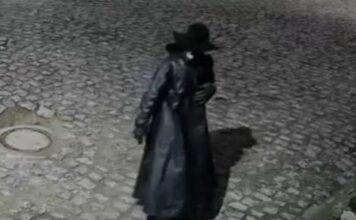 Polícia identifica falso “lobisomem” que aterrorizava moradores e o conduz à delegacia