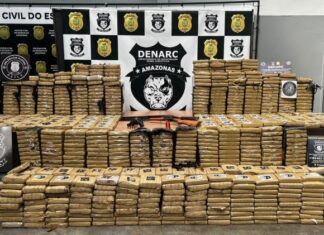 Operação no rio apreende 700 kg de skunk e termina com suspeitos mortos no Amazonas