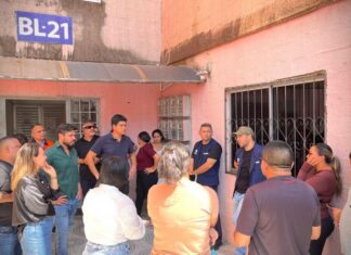 Moradores vivem com medo após rachaduras em prédio e acionam Defensoria em Manaus