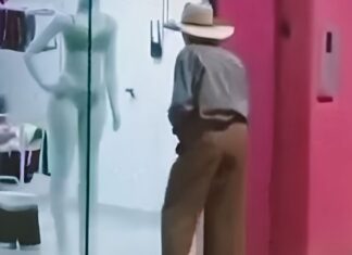 VÍDEO: Vovô ta#adão é filmado praticando suposto ato obsceno diante de manequim
