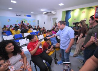 Governador Roberto Cidade acompanha ações de saúde voltadas a crianças e idosos neste sábado