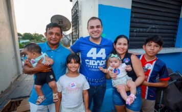 Roberto Cidade destaca propostas para a educação durante caminhada no Santo Agostinho