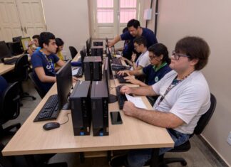 Thaisa Cidade acompanha início de curso inédito de Informática do Cetam para adolescentes com TEA