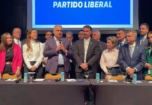 Flávio Bolsonaro anuncia Alfredo Gaspar como candidato a vice-presidente