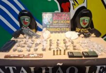 Três homens são detidos com revólver, arma falsa e mais de 200 porções de dr0gas no Jorge Teixeira