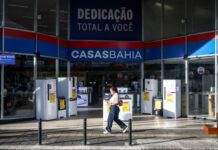 TRT mantém reintegração de cerca de 1,9 mil funcionários demitidos pela Casas Bahia