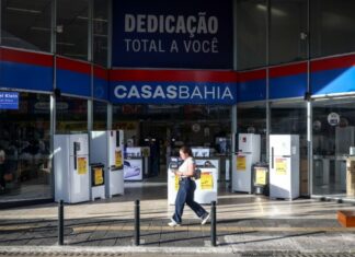 TRT mantém reintegração de cerca de 1,9 mil funcionários demitidos pela Casas Bahia