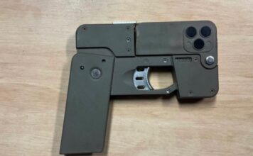 Armas dobráveis com aparência de iPhone são encontradas durante operação policial