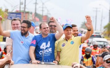 Adjuto Afonso participa de carreata em Iranduba ao lado de Roberto Cidade