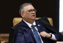Dino interrompe julgamento e chama sessão do STF sobre Moraes de “desastrada”