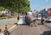Bobinas de mais de uma tonelada caem de carreta na Avenida Brasil em Manaus