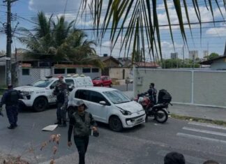 Criança é atropelada com responsável em frente a escola de Manaus