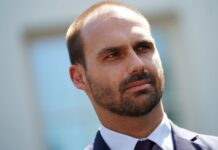 Ministério da Justiça demite Eduardo Bolsonaro por abandono de cargo