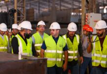 Roberto Cidade inspeciona construção de terminais flutuantes para comunidades do interior do Amazonas