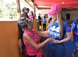 Thaisa Cidade visita comunidades ribeirinhas de Manaus, conversa com moradores e apresenta propostas de Roberto Cidade