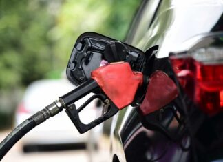 Gasolina sobe R$ 0,19 para distribuidoras após fim de desconto da Petrobras