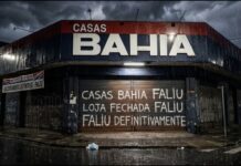 Ex-funcionários das Casas Bahia denunciam problemas com rescisão, FGTS e seguro-desemprego