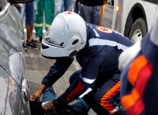 Batida entre moto e carro deixa uma pessoa mort4 e outra ferida no Rapidão