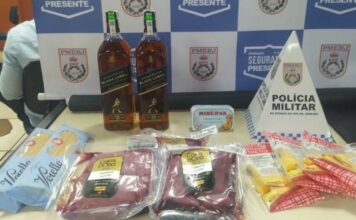 Homem é detido com carnes e garrafas de uísque furtadas de supermercado