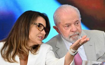 Lula afirma que Janja “enche o saco” e insiste para que ele faça selfie
