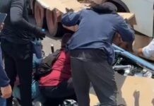 Motociclista fica ferido após colidir e ficar embaixo de caminhão em Manaus